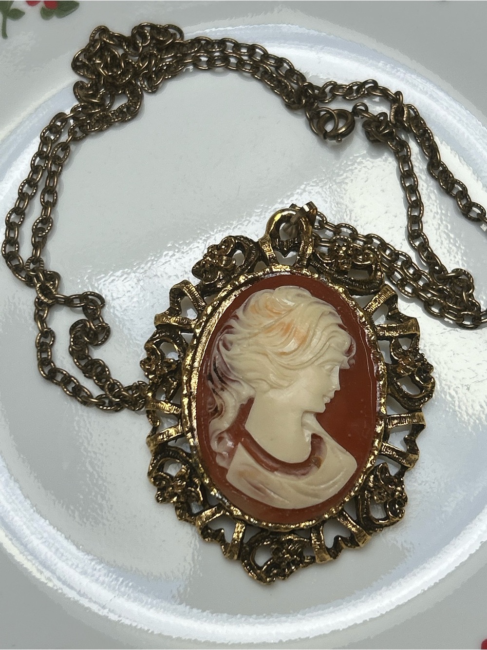 Vintage Cameo Necklace Mirror Pendant